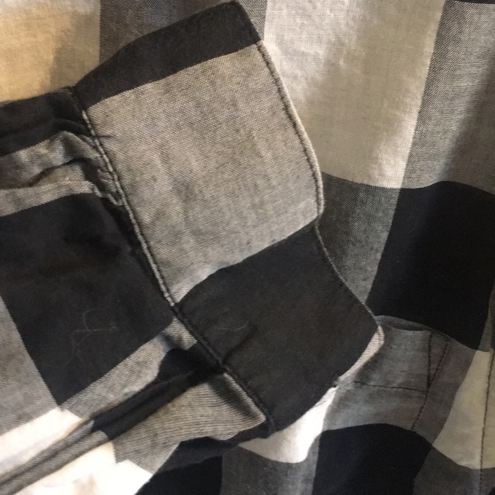 4 for $20 LIZ CLAIBORNE PLAID TOP - Picture 4 of 5